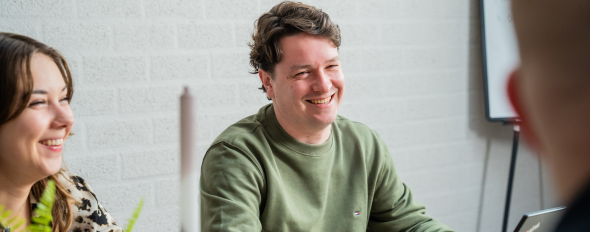 Lachen met collega's