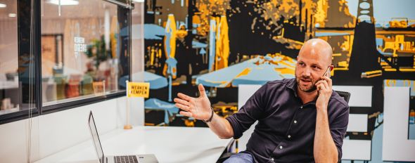 Rob aan het onderhandelen over salaris