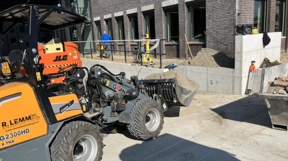 R. Lemm Bestratingen, Grond- & Sloopwerken Hapert afbeelding 2