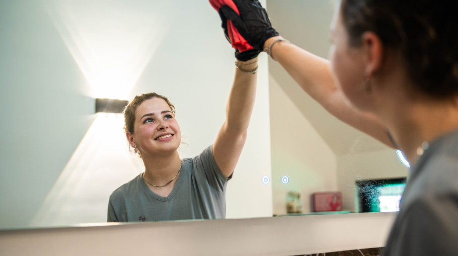 Schoonmaakbedrijf van Hout REUSEL afbeelding 2