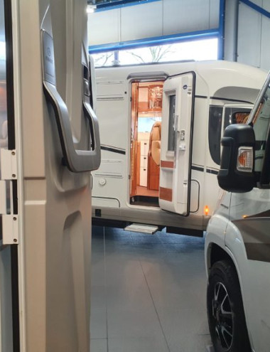 Linders Kampeerauto's V.O.F. Bakel afbeelding 3