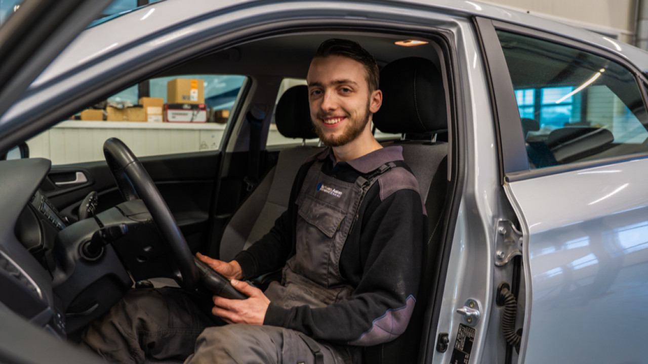 Bart van Aaken Auto's Hilvarenbeek afbeelding 1