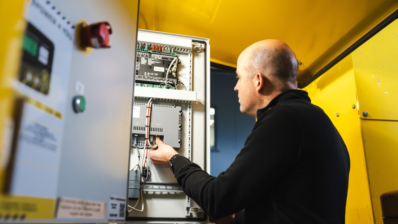 J. Abrahams Auto-elektro en Aggregatenverhuur Hilvarenbeek afbeelding 6